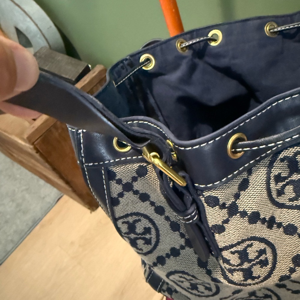 Tory Burch T monogrammed medium tote - Picture 10 of 14